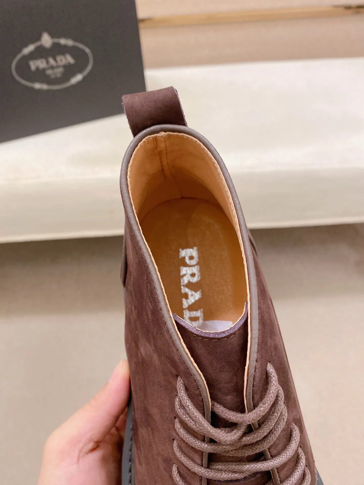 Factory price 580💰 The new PRADA (Prada) counters are launched simultaneously, new men's shoes, 😘fabrics are selected from cowhide. Lining: Full sheepskin lining. 👍🏿 High-end ☄️ air-cushion molded anti-slip rubber outsole, exquisite lines, simple and elegant, comfortable and high-end for leisure travel. Number of yards: 38 to 44. Can be ordered for 45 non-refundable